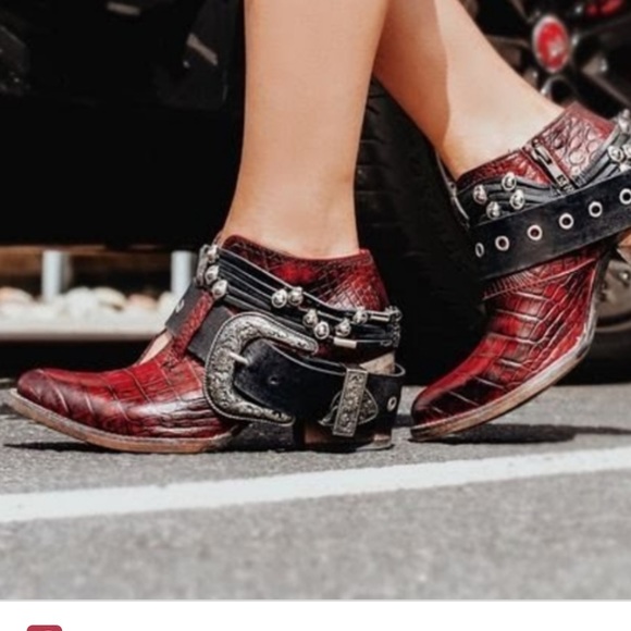 Freebird Red Saloon Croc Booties Sz 9 